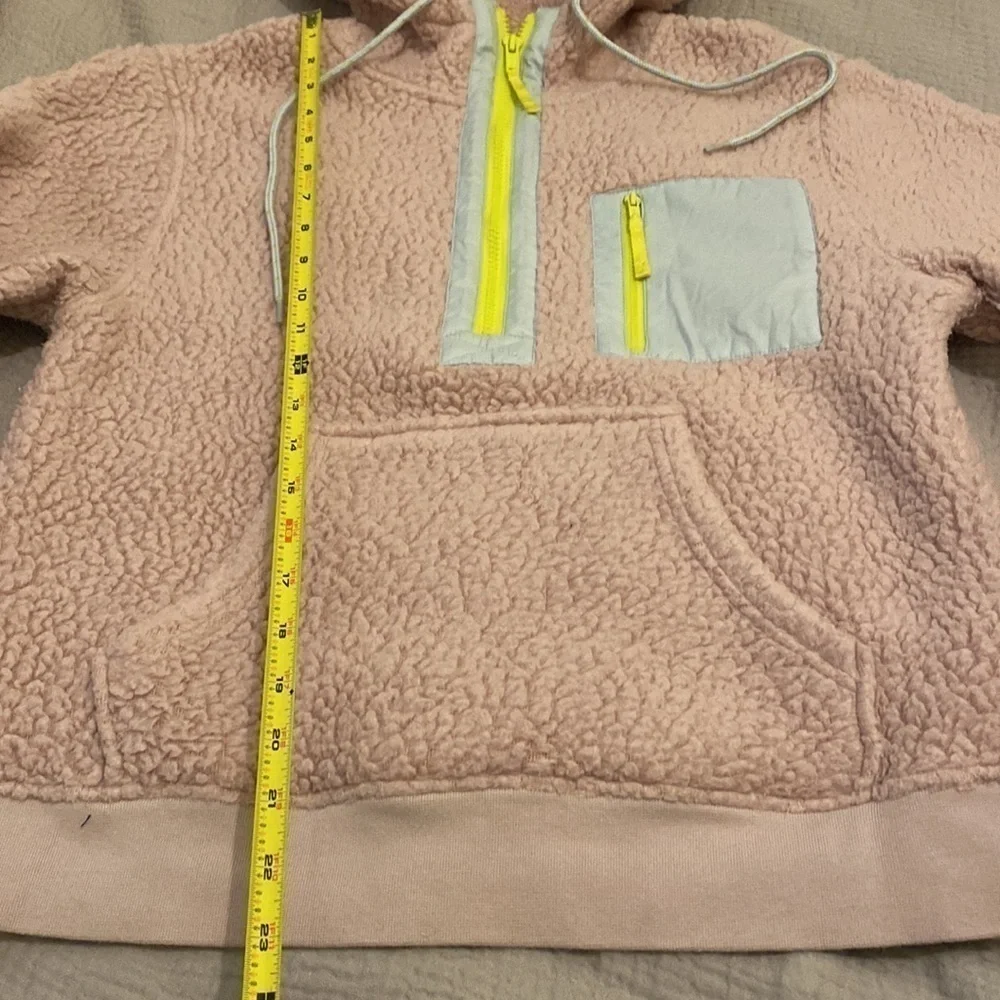 J. Crew vintage fleece in very good condition. Size S